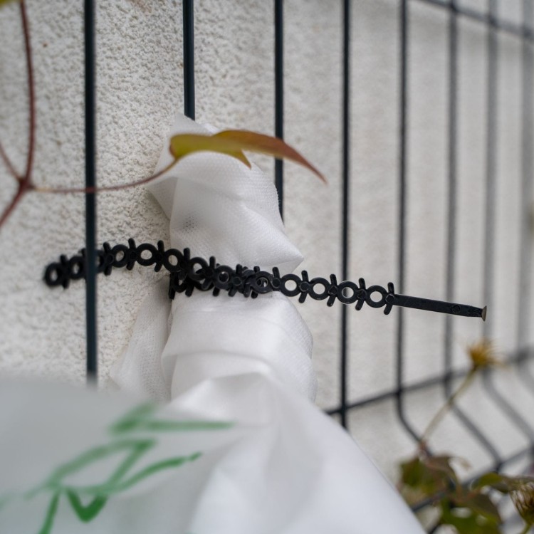 AGROopaska w mocowaniu agrowłókniny.jpg